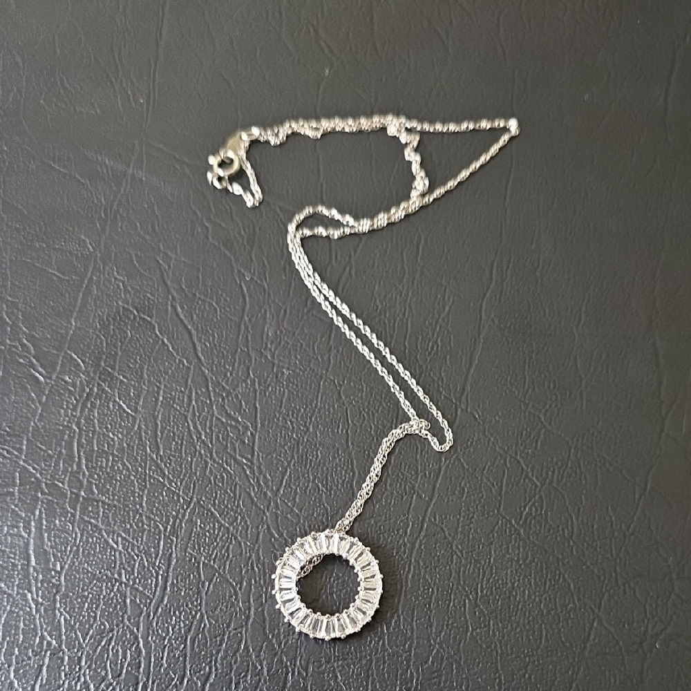 .925 Stamped Pandora Elegant Silver Necklace with Circular Pendant